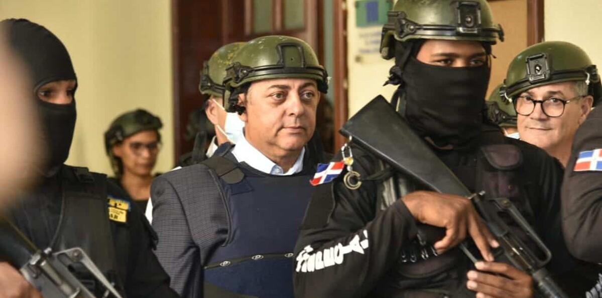 Ex director del CEA niega haberse auto-vendido propiedad mientras dirigía la entidad