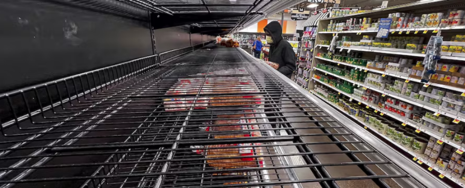 Supermercados vacíos, apagones y vuelos cancelados: la tormenta causa estragos en EEUU