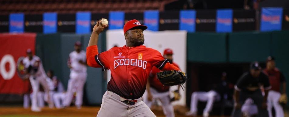 Héctor Neris y Jimmy Paredes seguirán en las filas del Escogido