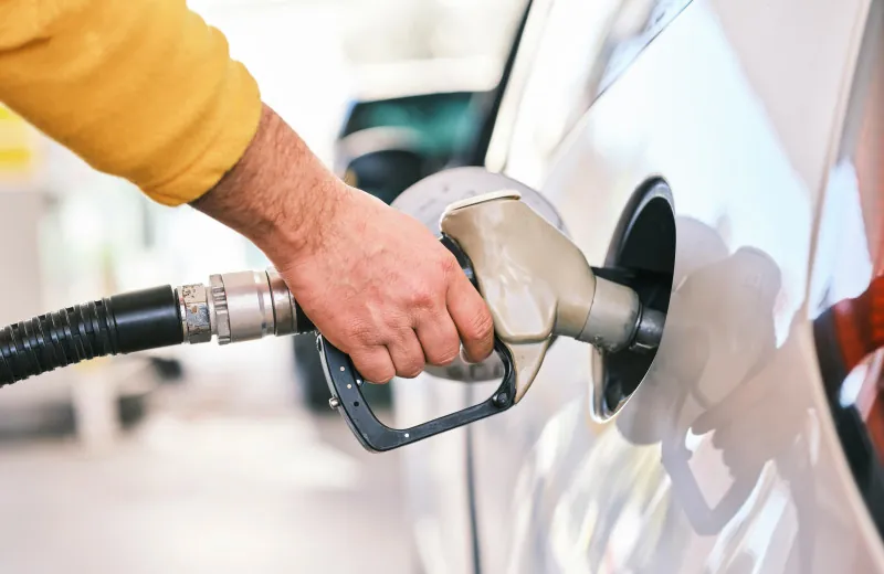 EEUU: Gasolina registra precios históricos durante fin de verano