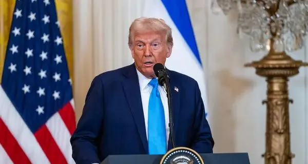 Trump indulta a seis condenados por violar normas de emisiones