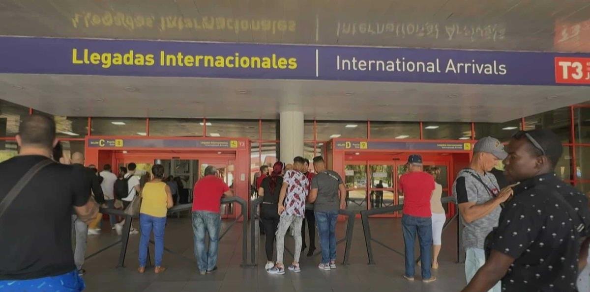 Cuba se queda sin combustible para aviones, en medio de presión de EE. UU.