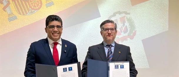 Alcalde Dio Astacio firma acuerdo con la universidad Spain Business School