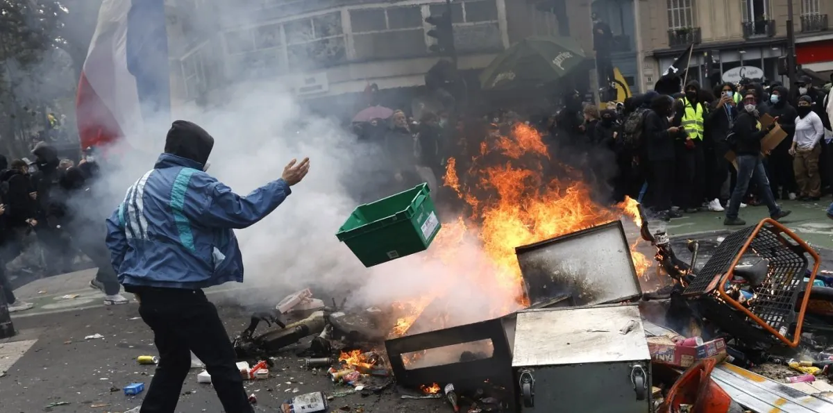 Siguen protestas y los choques en capital de Francia
