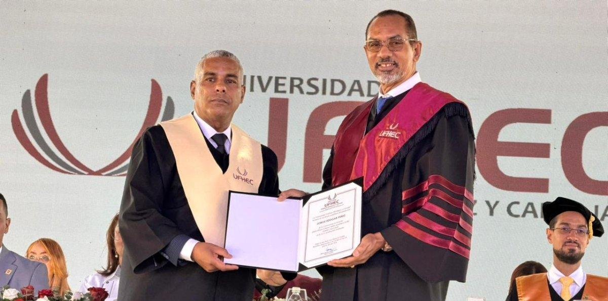 UFHEC gradúa 1,221 nuevos profesionales y resalta aporte de la educación al PIB