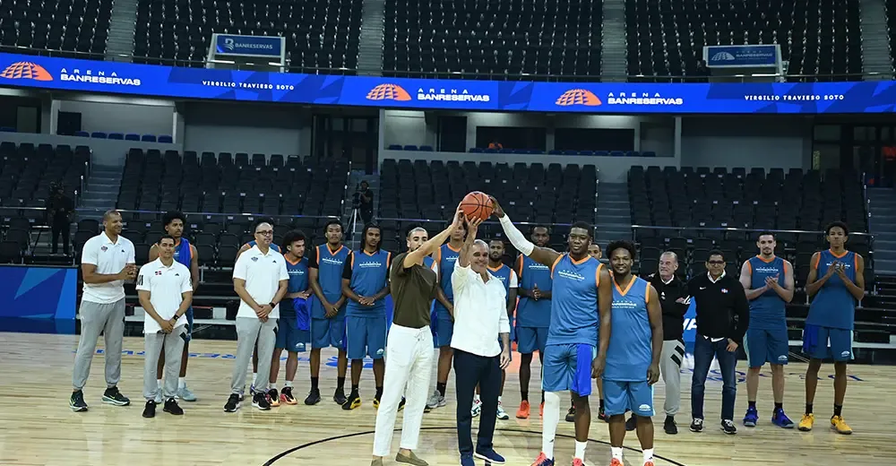 Abinader entrega remozado Palacio de los Deportes