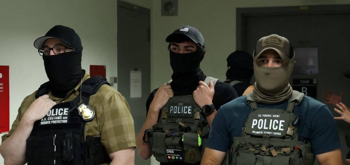 Denver prohíbe el uso de pasamontañas a agentes federales y exige identificación visible