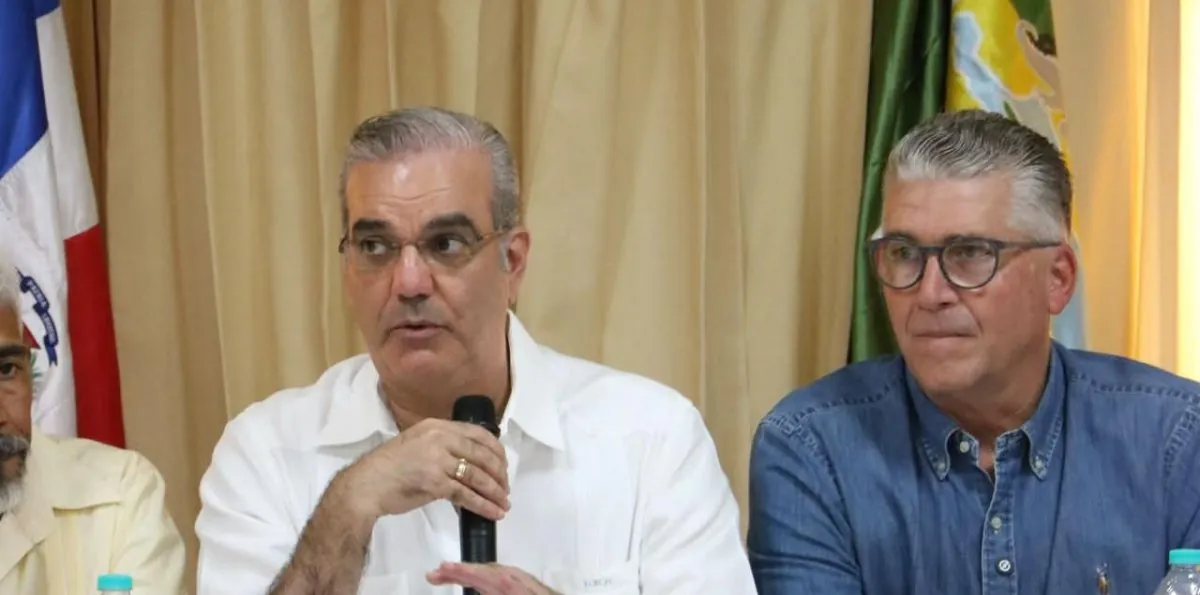 Luis Abinader escucha demandas de ganaderos de Duvergé