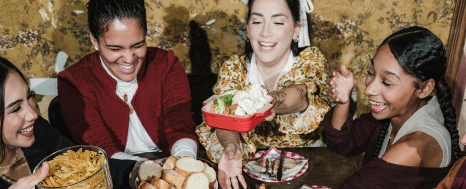 ¿Por qué mujeres prefieren Galentines en lugar de San Valentín, y cómo podrían celebrarlo?