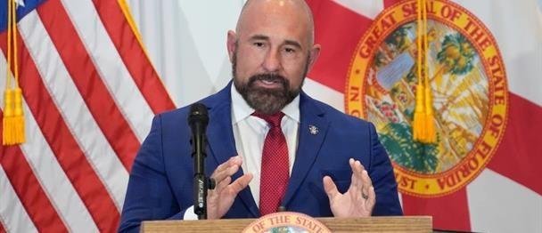 El vicegobernador de Florida anuncia su candidatura para suceder a DeSantis en 2027