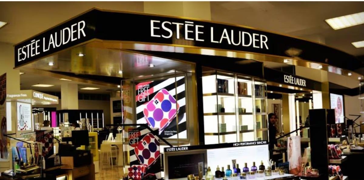 Estée Lauder recibe multa millonaria en Canadá por químicos eternos