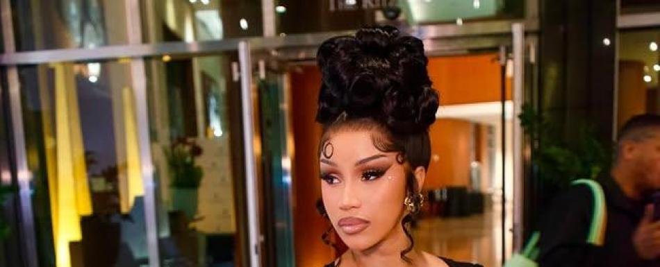 Cardi aplaude discurso de Bad Bunny contra ICE y dice “sería emocionante” cantar con él en el Super Bowl