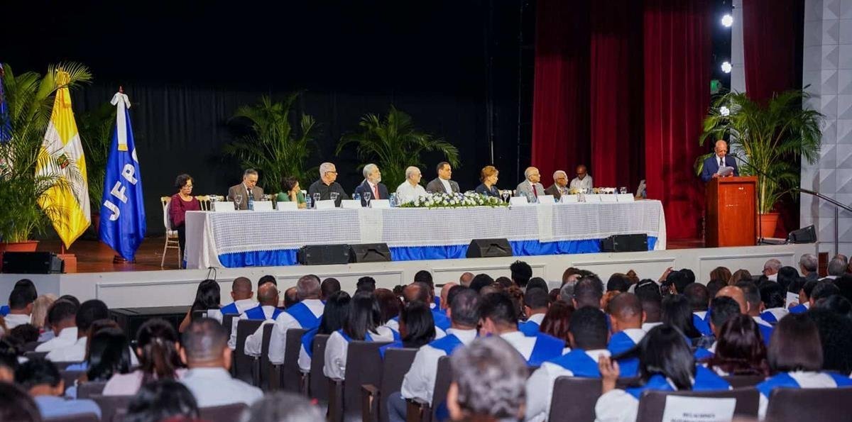 El Instituto José Francisco Peña Gómez gradúa 914 alumnos