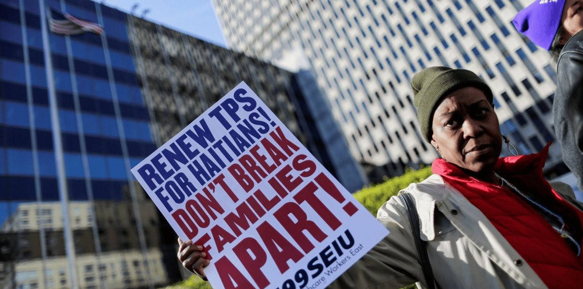 Juez frena intento de la administración Trump de eliminar el TPS para haitianos