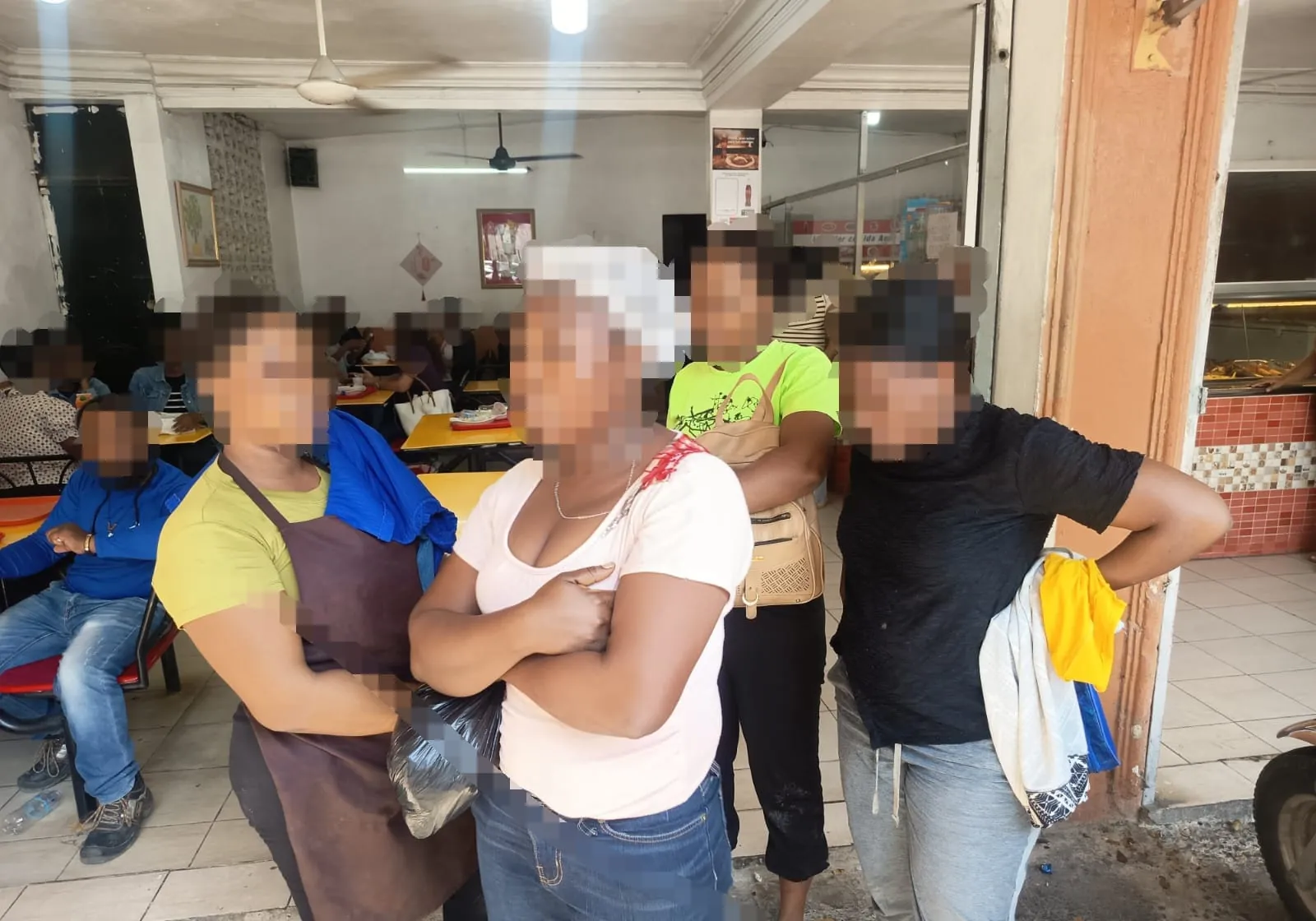 Detienen a 2,011 extranjeros; intervienen comercios chinos