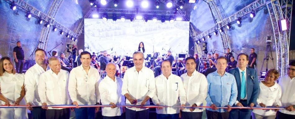 Presidente Abinader inaugura Anfiteatro La Gaviota en Ciudad Juan Bosch