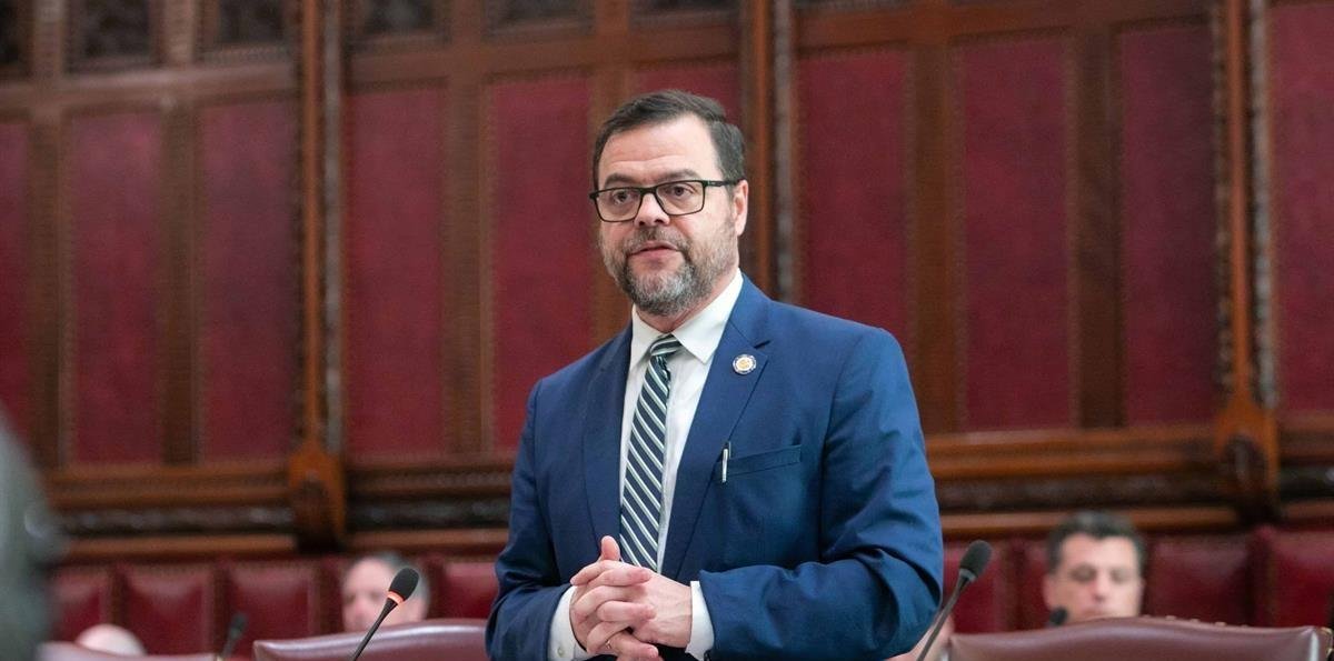 Luis Sepúlveda critica discurso de Trump y lo califica de "vergüenza nacional"