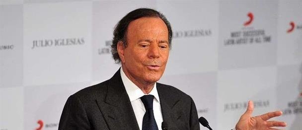 La Fiscalía de la Audiencia Nacional española investiga una denuncia contra Julio Iglesias