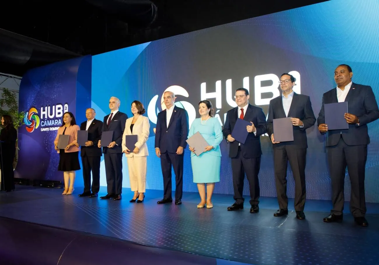 Gobierno y Amazon lanzan un programa 50,000 becas en RD