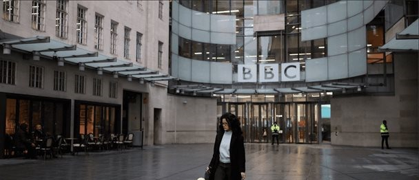 La BBC busca que se desestime la demanda por difamación de US$5,000 millones de Trump