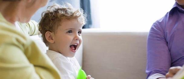 Cómo ayudar a un bebé para que aprenda a hablar