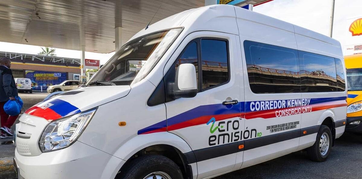 La CNTU muestra autobús eléctrico de transporte público; pasaje costará 35 pesos