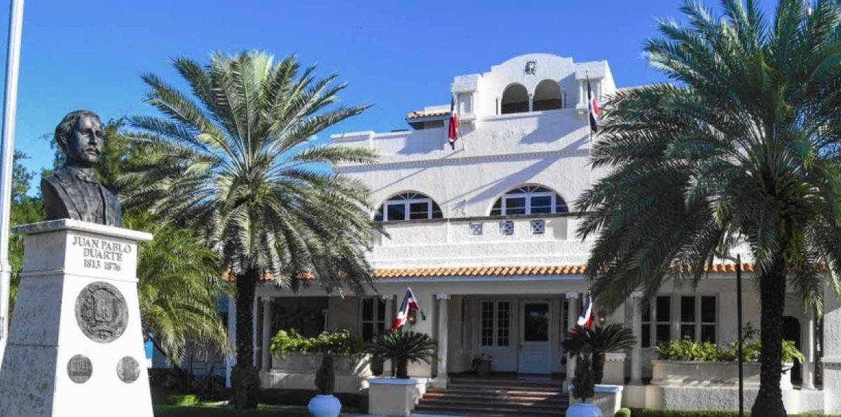 Mirex mantiene comunicación con dos dominicanos que están en Irán