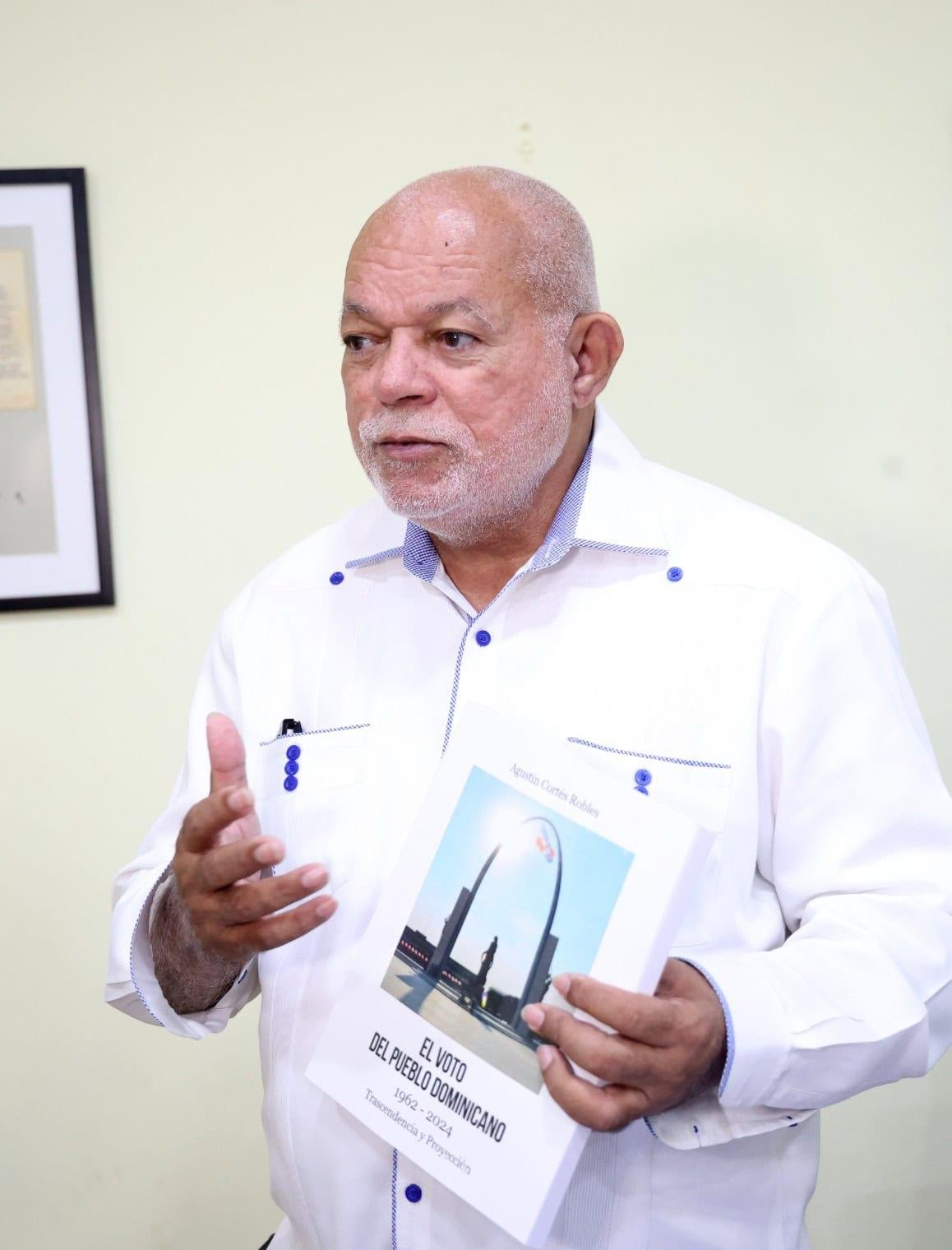 Agustín Cortés pone en circulación libro sobre historia electoral dominicana
