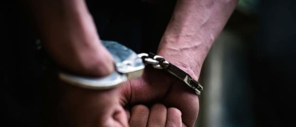 Policía apresa a dos hombres acusados de extorsión a comerciantes en Bonao