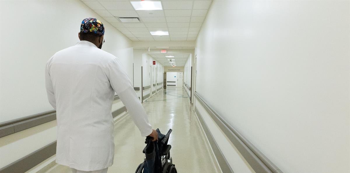 Hasta siete años de cárcel contra quienes agredan médicos o enfermeros, según proyecto de ley