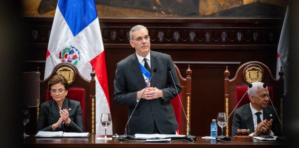 Los 8 momentos más ocurrentes y calientes en el discurso de Luis Abinader y el porqué