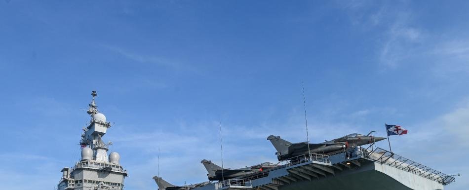 Macron envía el portaviones Charles de Gaulle a Oriente Medio