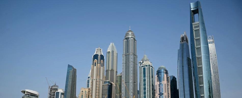 El aeropuerto de Dubái reporta "daños menores" y cuatro heridos tras ataques iraníes