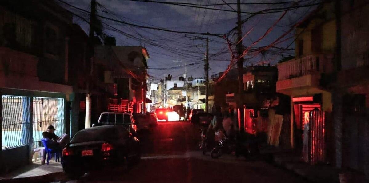 El ministro de Energía y Minas dice que una explosión fue la causa del apagón general