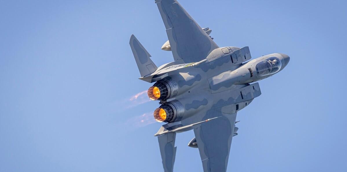 Kuwait investiga derribo por error de tres aviones caza de Estados Unidos; tripulantes sobreviven