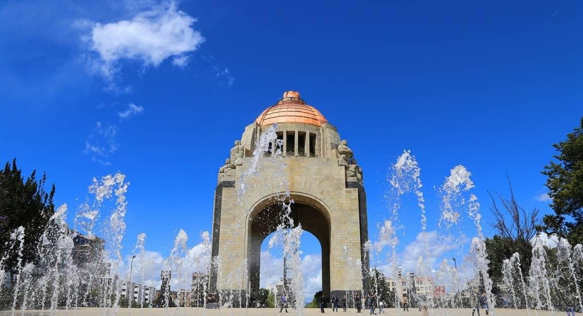 México iluminará el Monumento a la Revolución con los colores de la bandera dominicana