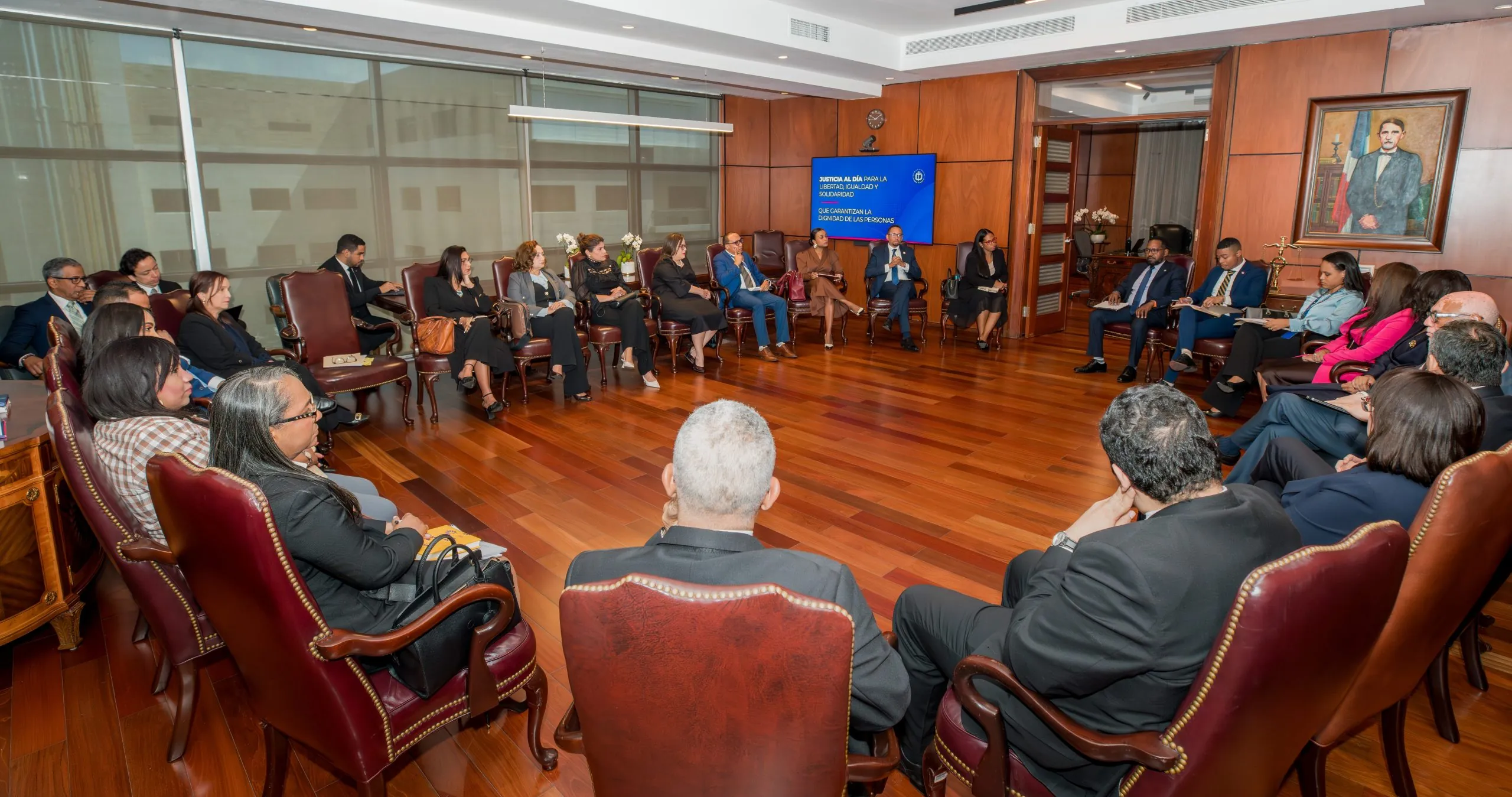 Acuerdan aumento de salarios para personal judicial de la RD