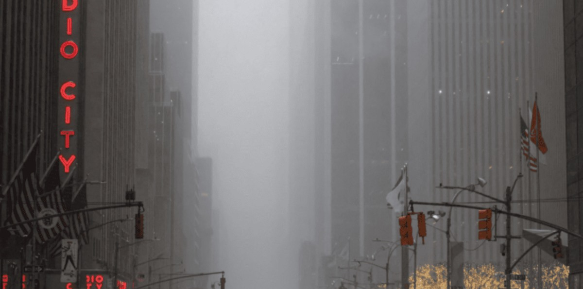 Alcalde de Nueva York impone toque de queda ante llegada de violenta tormenta