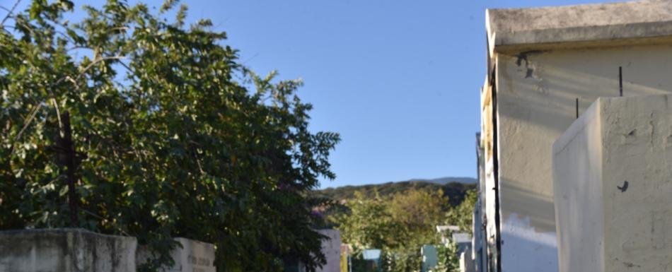 Cementerios de Barahona en abandono y deterioro