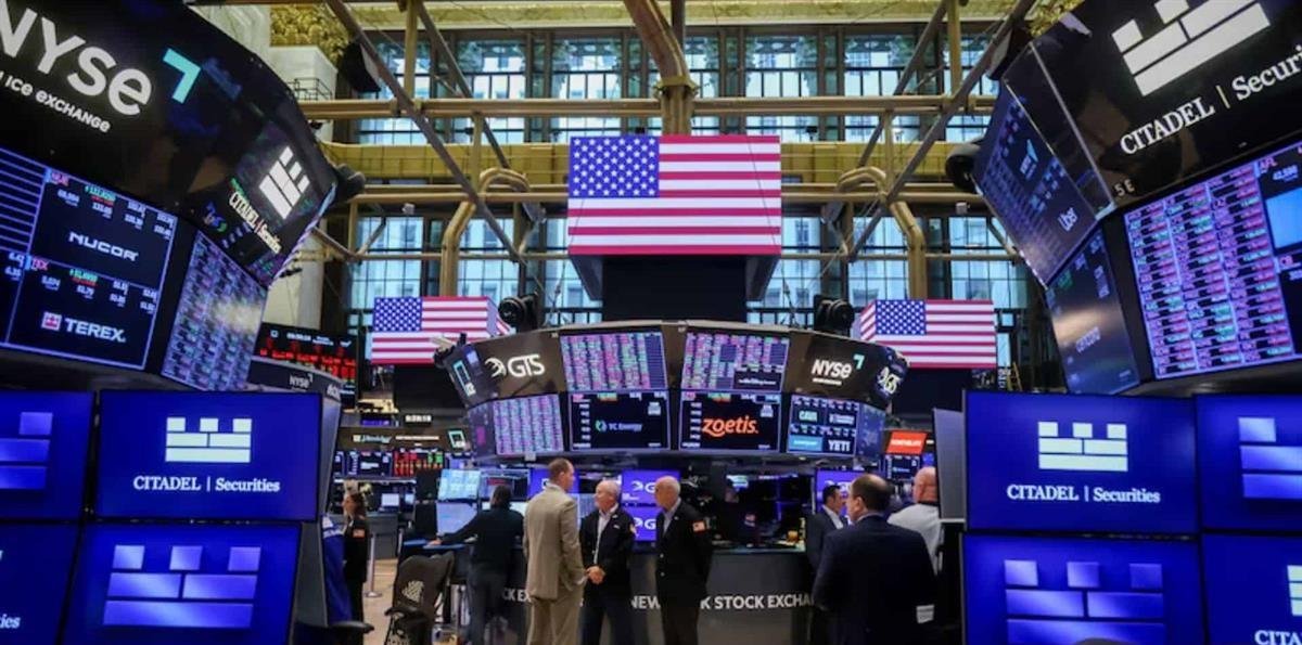 Wall Street cierra dispar en espera de datos de empleo e inflación en EE. UU.