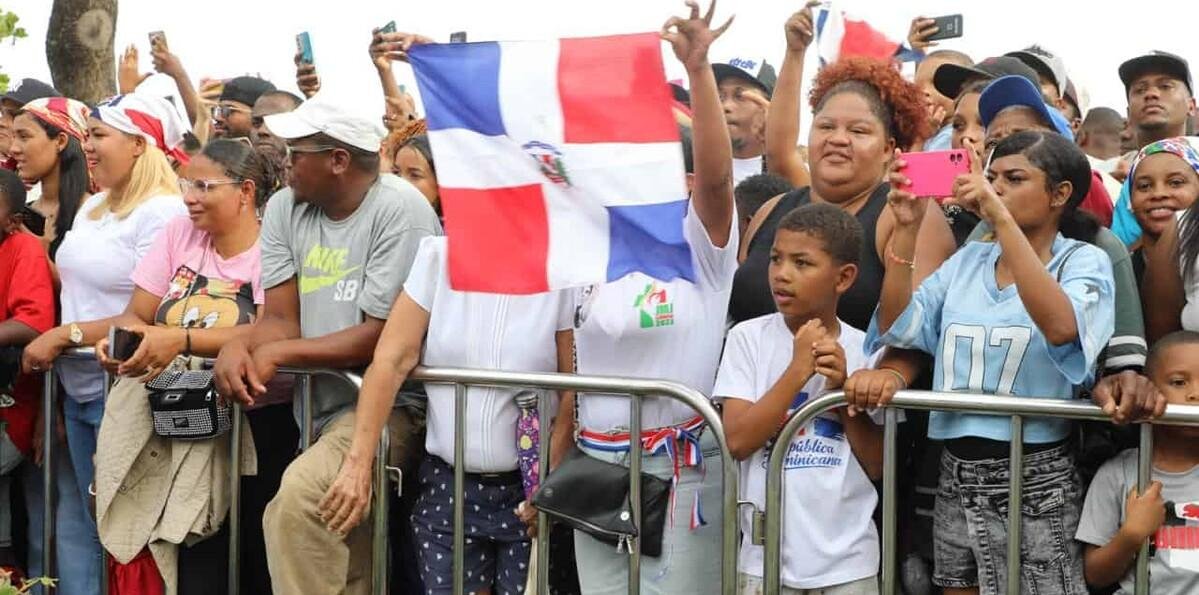 Miles de familias disfrutan del Desfile Militar por los 182 años de la Independencia Nacional