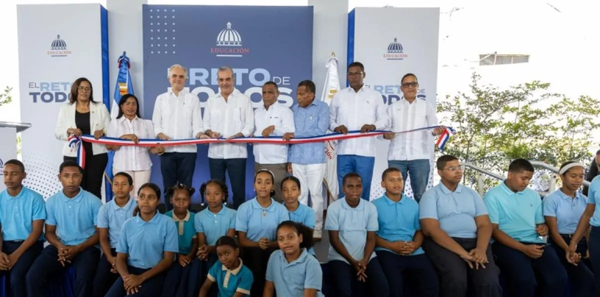 Presidente Luis Abinader anuncia licitación carretera Duvergé-Pedernales