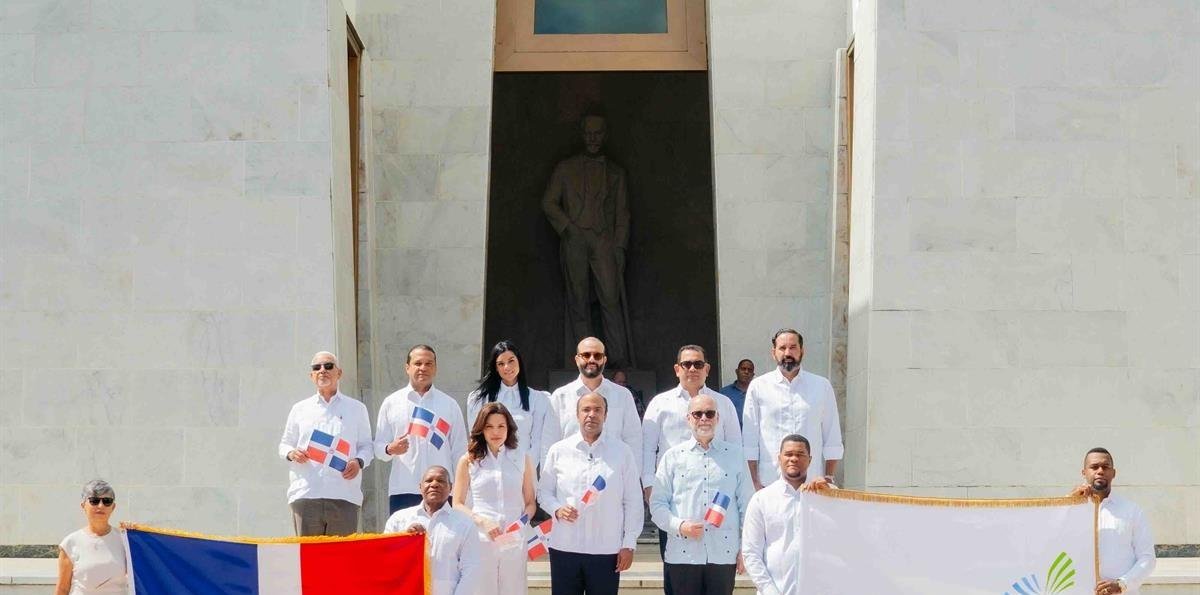 Refidomsa rinde honores a los Padres de la Patria
