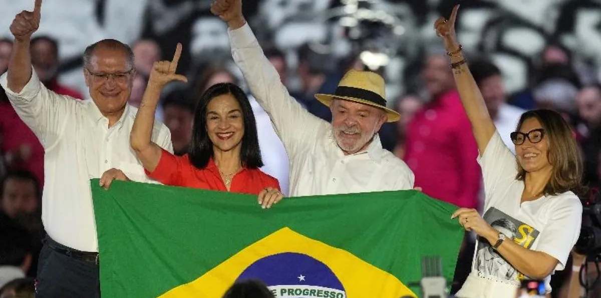Lula lanza candidatura para comicios octubre