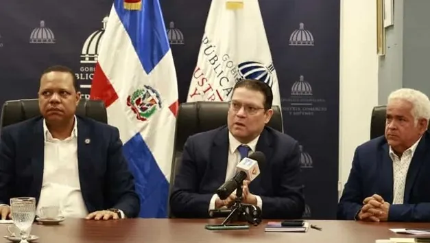 Acuerdan buscar solución pago con tarjetas en gasolineras RD