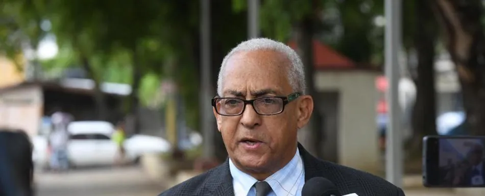 Dirigente comunitario pide alza salarial y respeto a la cesantía