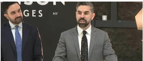 Mamdani designa al dominicano Rafael Espinal como comisionado de Medios y Entretenimiento