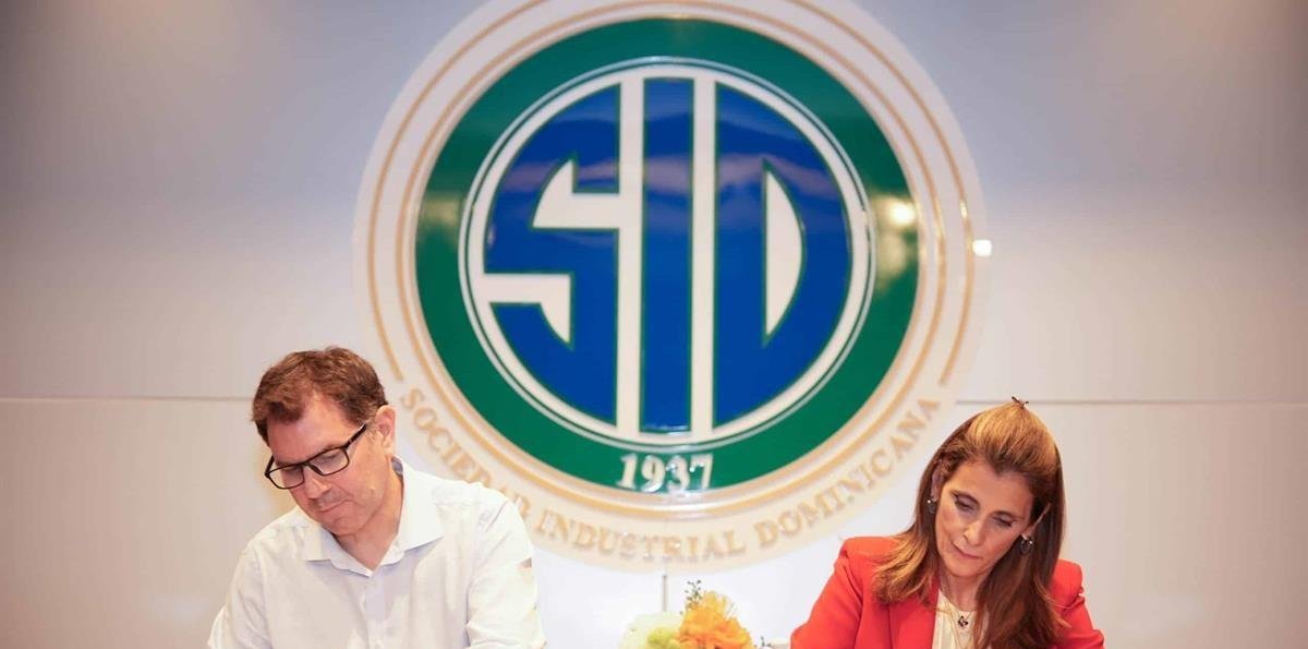 Grupo SID y escuela de negocios española firman acuerdo para otorgar becas a colaboradores