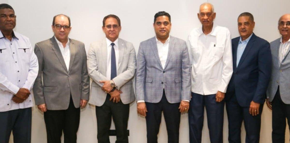 Kelvin se reúne con directivos boxeo