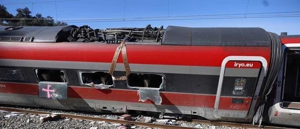 Esperan recuperar pronto tres cadáveres de uno de los trenes accidentados en España